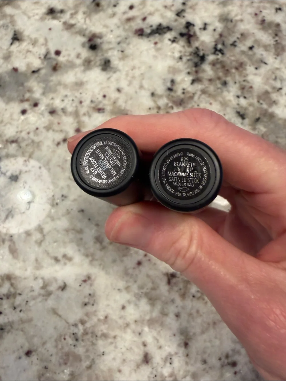 Mac VELVET TEDDY Silky matte and blankety full lipstick